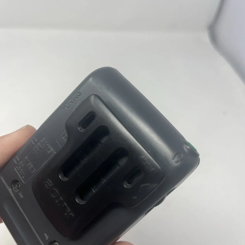 Vintage Walkman Sony SRF-39 FM/AM Radio Tested Working With Belt Clip